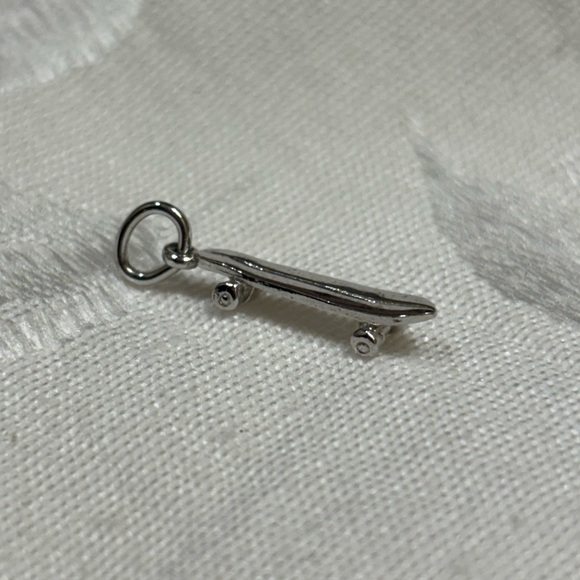 JTV Jewelry - Sterling Silver Rembrandt Skateboard / Longboard Charm